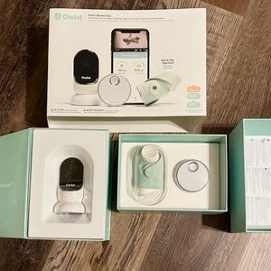 Owlet Smart Sock + Monitor Duo in Mint Green
